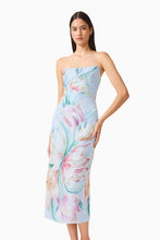 Load image into Gallery viewer, Priselle Strapless Midi Dress in Blue Floral
