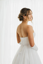 Load image into Gallery viewer, Olivia