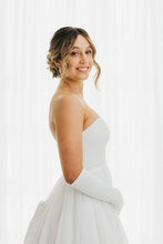 Load image into Gallery viewer, Olivia